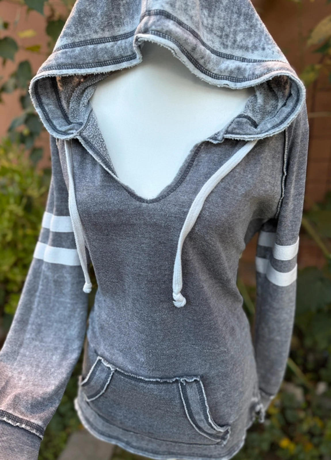 Ocean Drive Women’s Pull Over Gray Distrssed Grunge Hoodie Size M