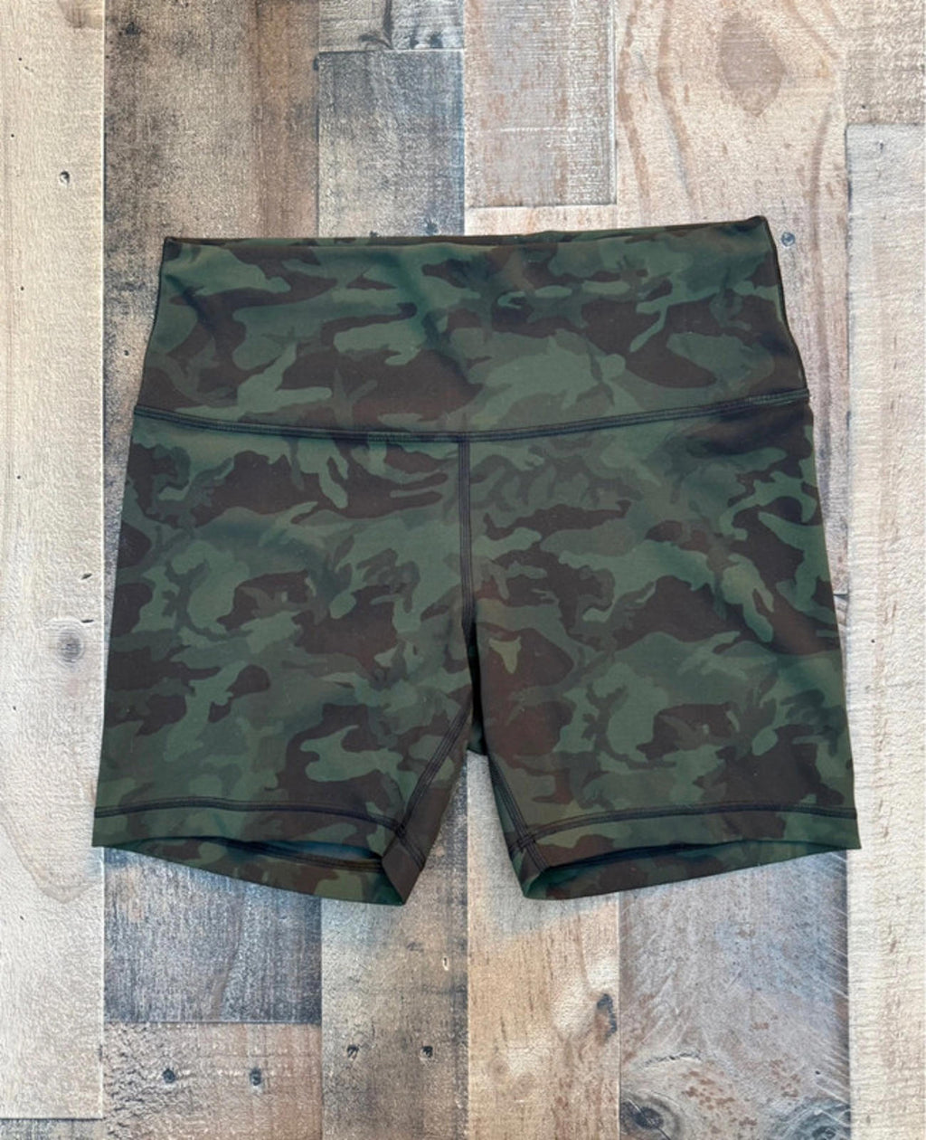 Lululemon Green & Black Fitted Active Shorts Size 8