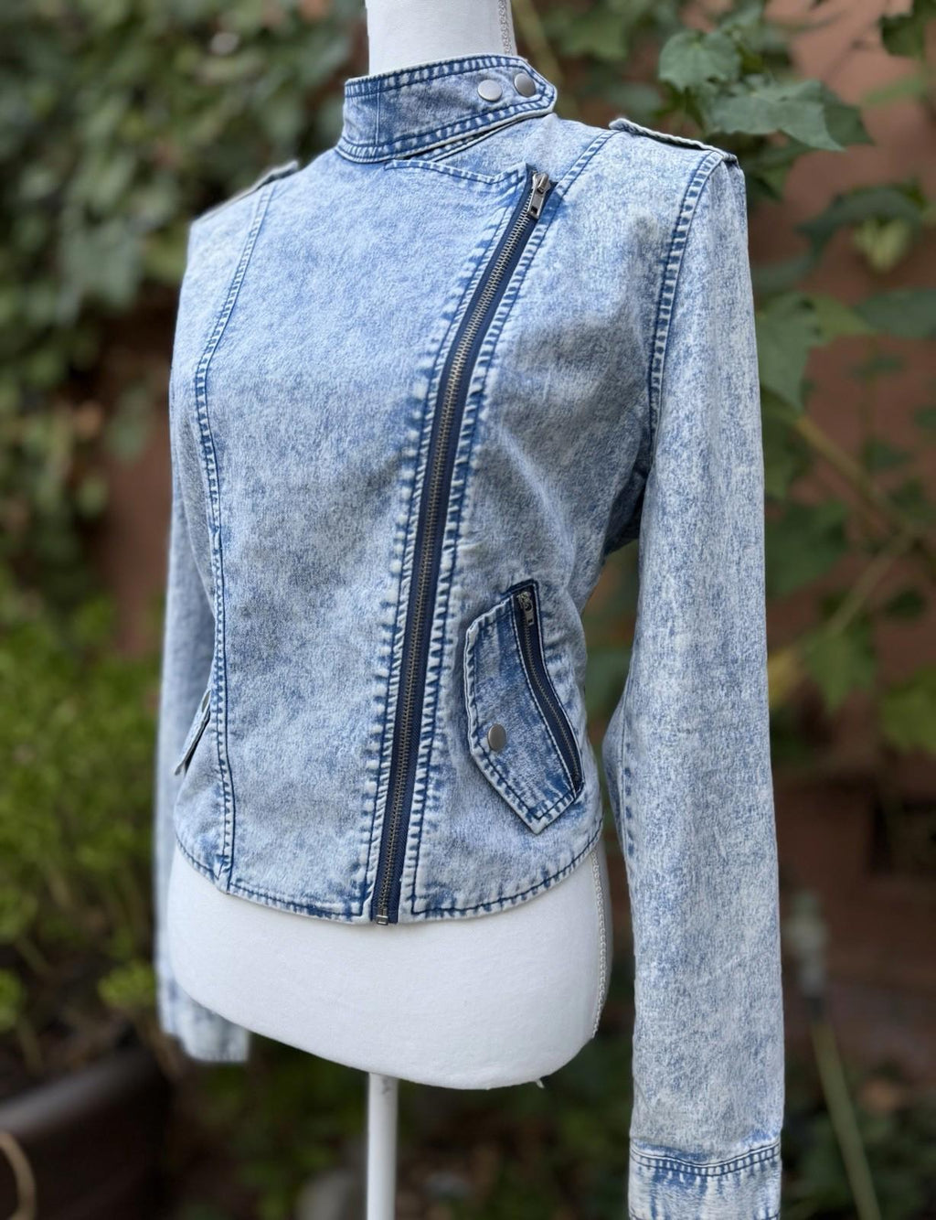 Forever 21 Distressed Blue Denim Women’s Zip Up Jacket