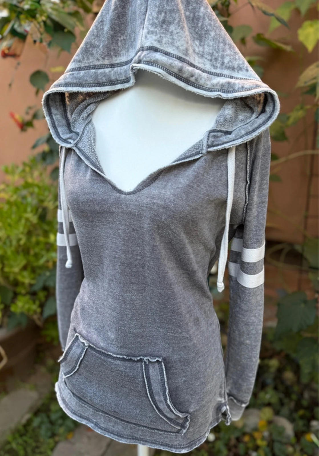 Ocean Drive Women’s Pull Over Gray Distrssed Grunge Hoodie Size M