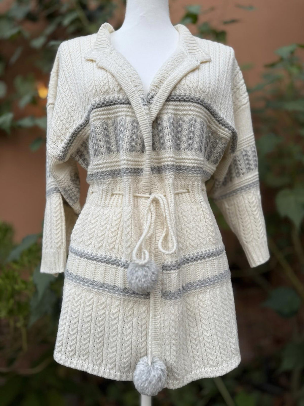 Apostrophe Sweater Cream And Grey Long Sleeved Fall Or Winter Size XL