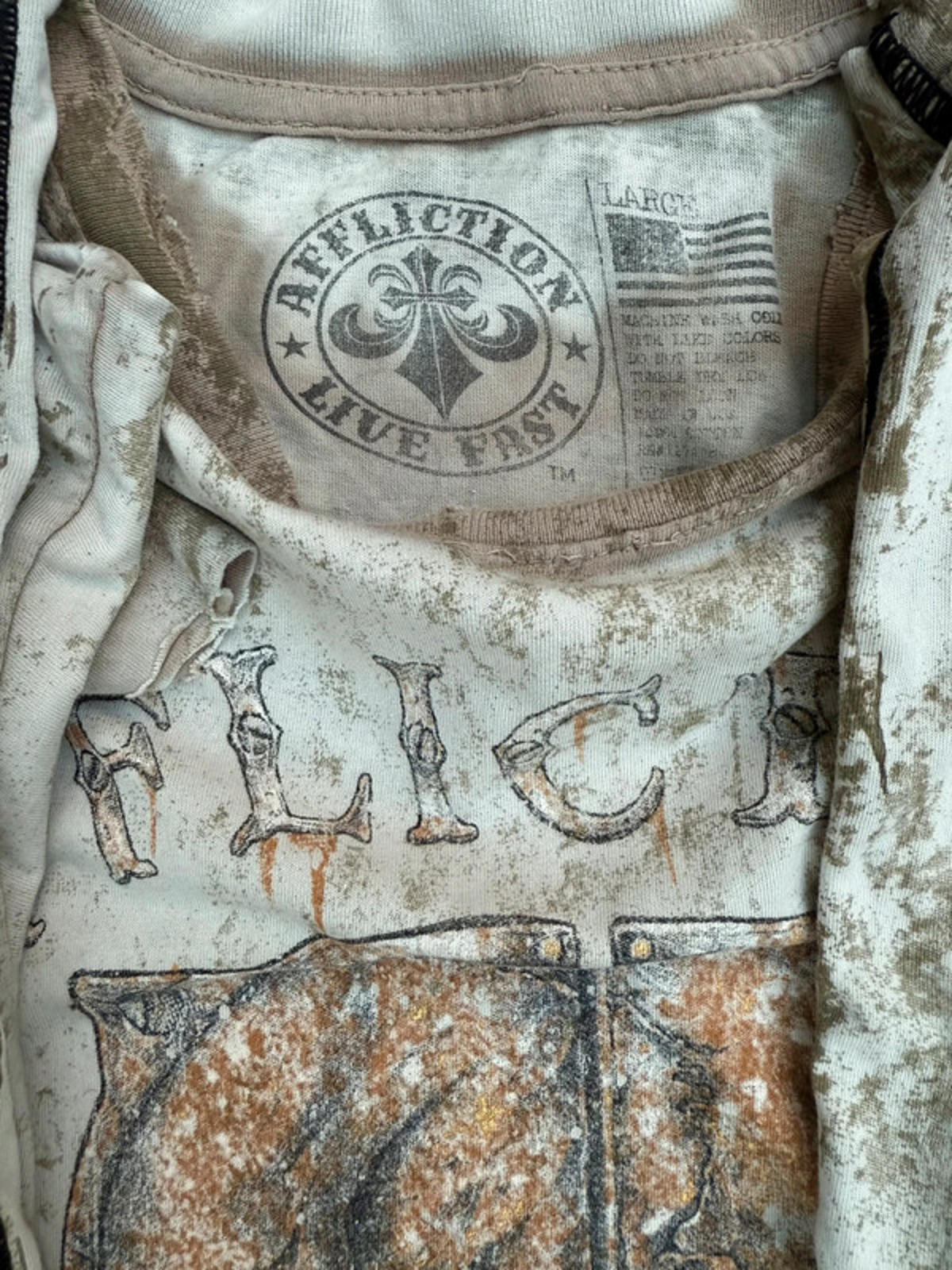 Affliction Men’s Live Fast Skull Cross Wrench Graphic Cream Colored Tee Size L