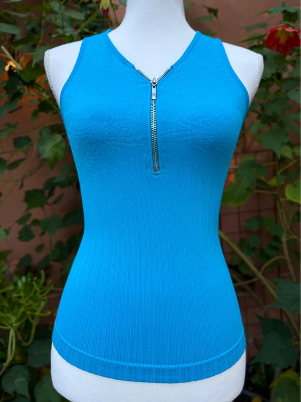 F & F Aqua Zip Up Tanks Top Will Best Fit A Small/Medium Size OS