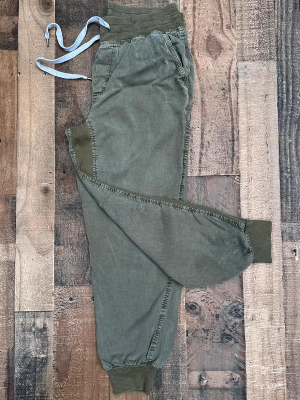 AERIE Women’s Olive Green Soft Pants Women's Size M