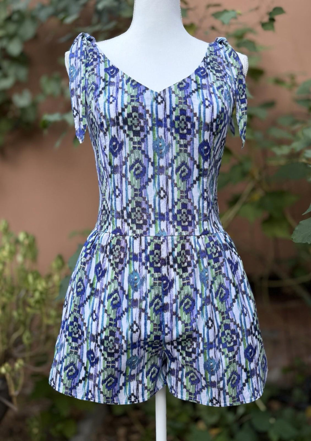 Miley Cyrus & Max Azria Abstract Print Romper Size M Medium Juniors Or Women’s