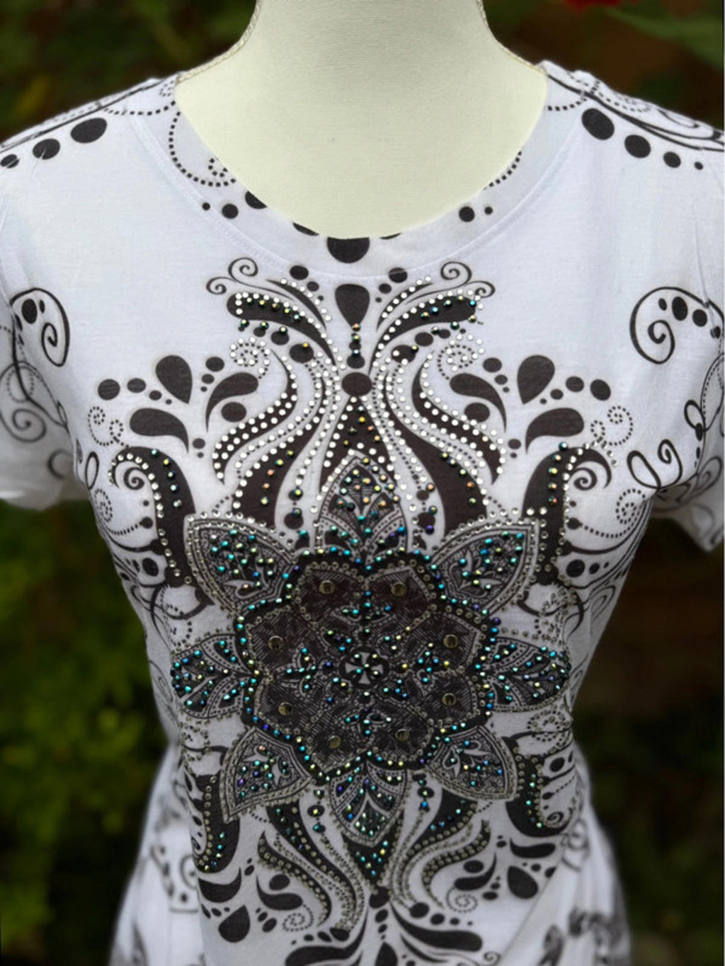 Dress Barn Bedazzled Women’s Design Tee Size XL