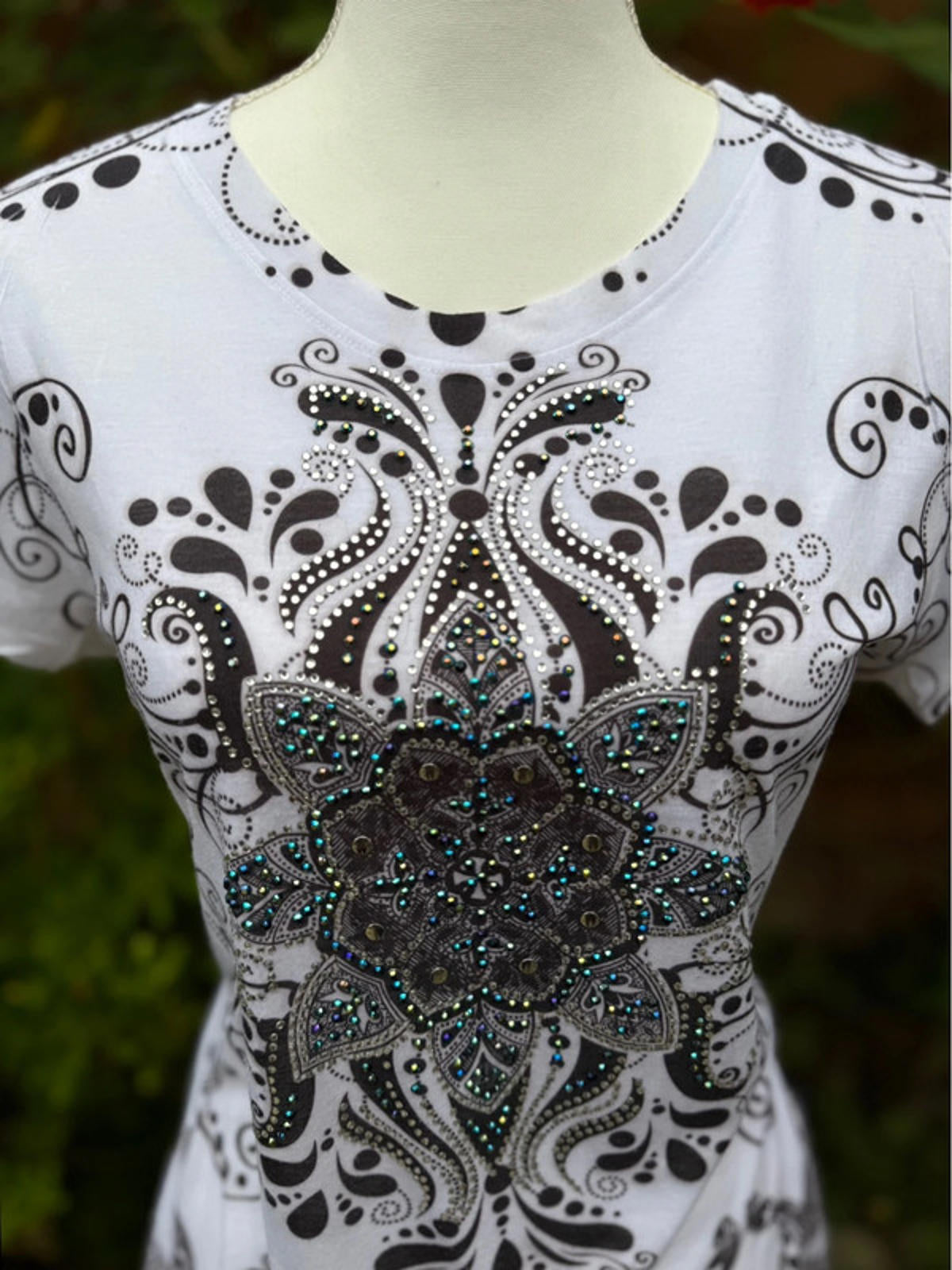 Dress Barn Bedazzled Women’s Design Tee Size XL