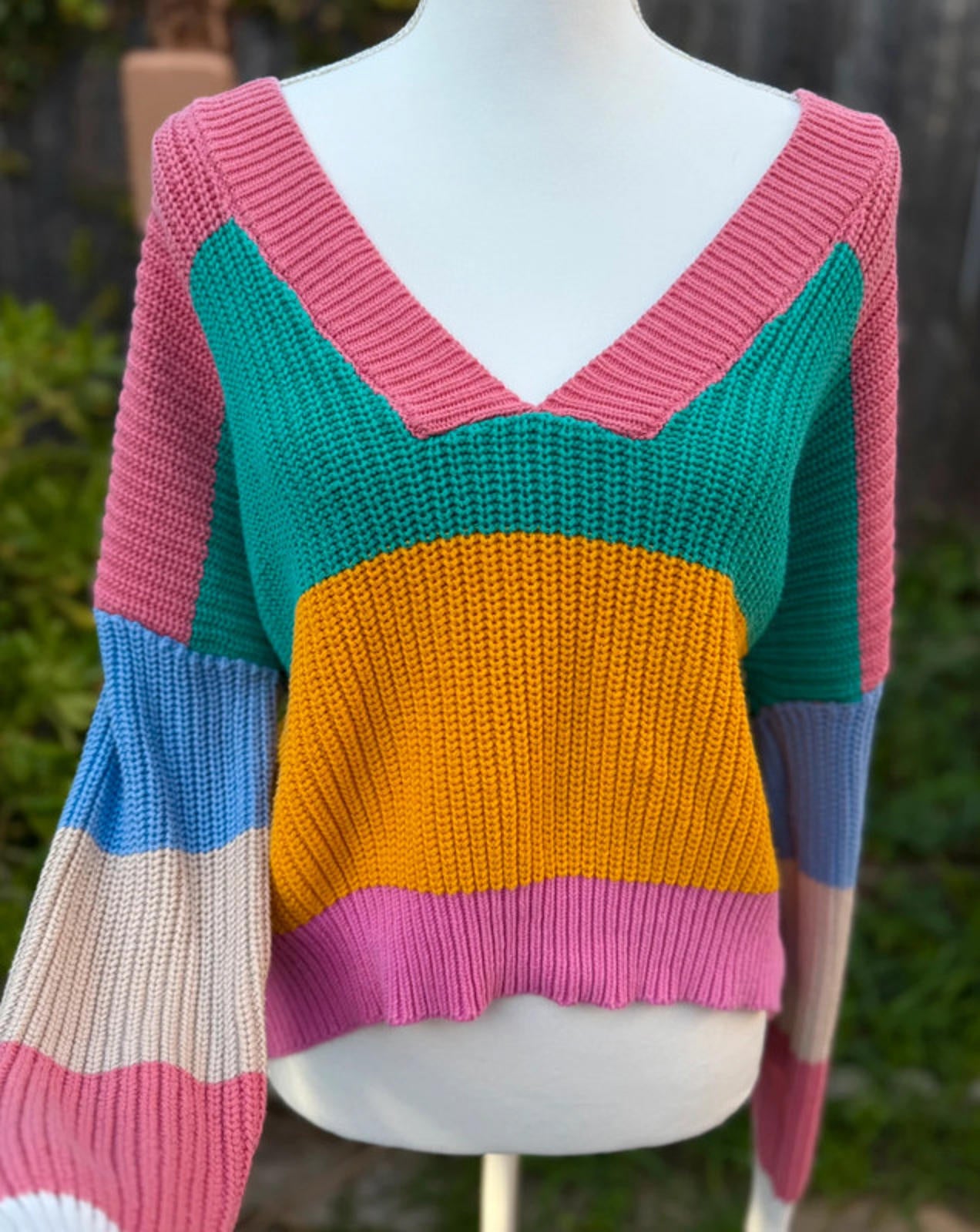 Forever21 Oversized Cropped V Neck Sweater Size M