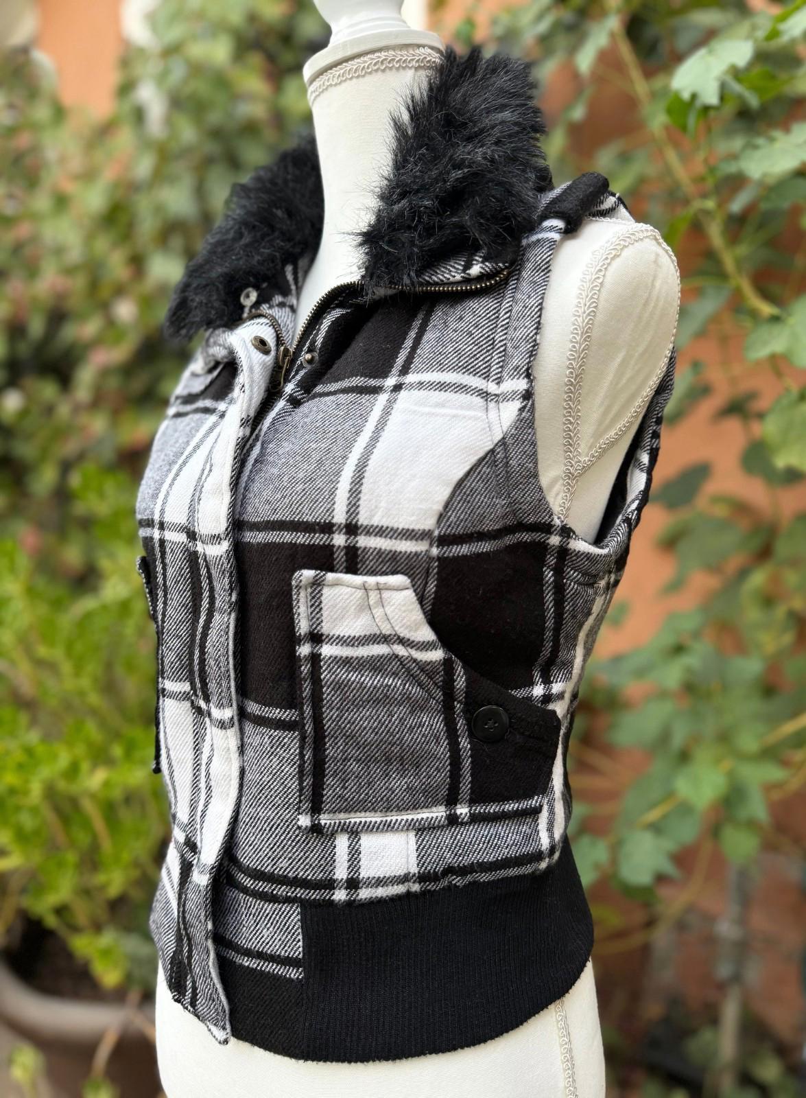 Mudd Black White Plaid Flannel Zip Up & Button Vest Fur Is Removable Size L
