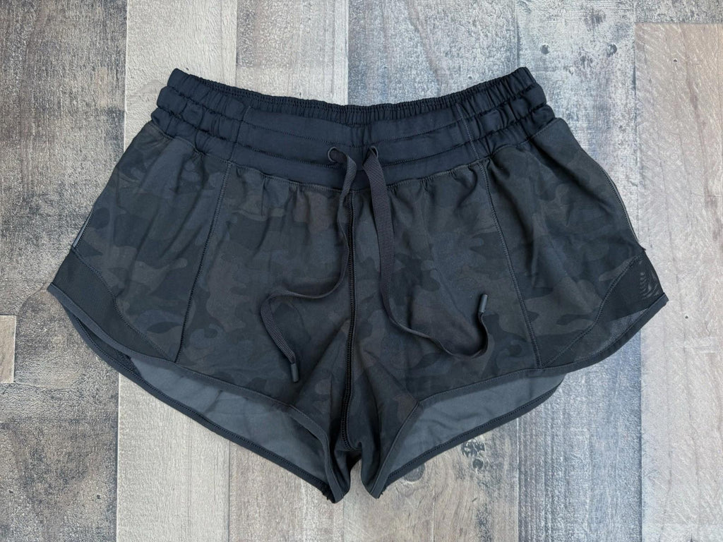 Lululemon Camouflage Black Size 6 Women’s Hottie Hot  Black Running Shorts